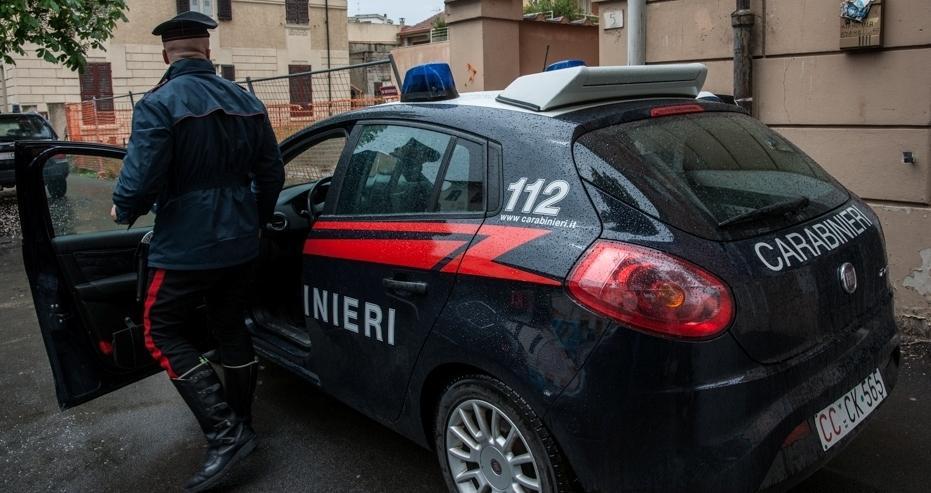 Un'auto dei carabinieri (foto d'archivio)
