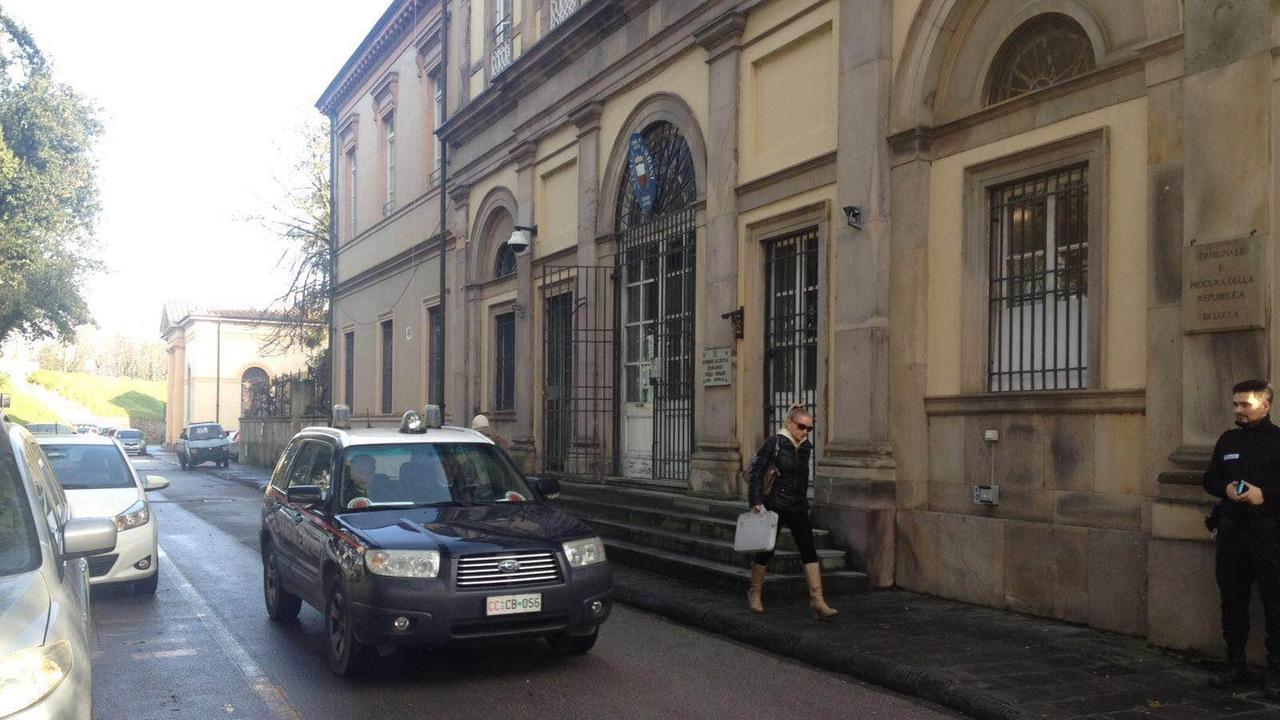 Il comando della polizia municipale in piazzale San Donato