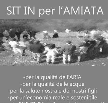 Sit in di protesta davanti al Comune contro le centrali