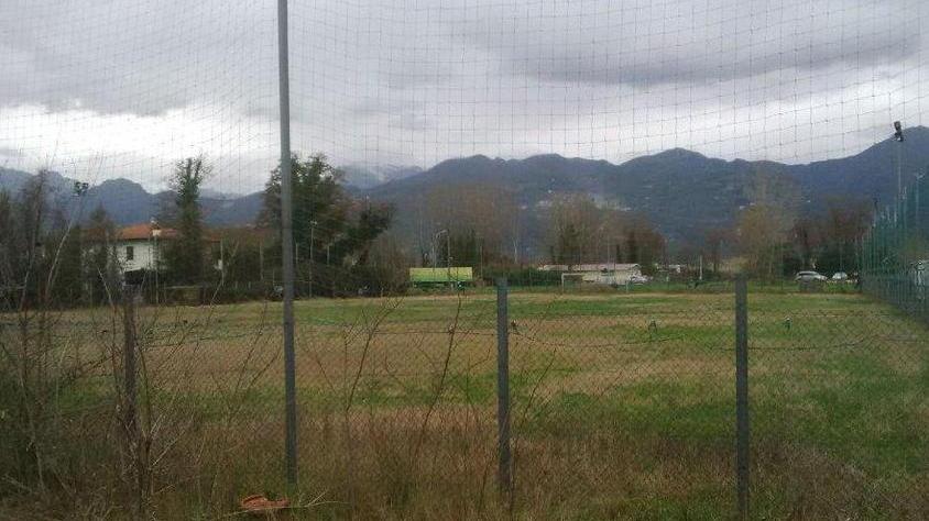 Campo di via del Sale in stato di abbandono