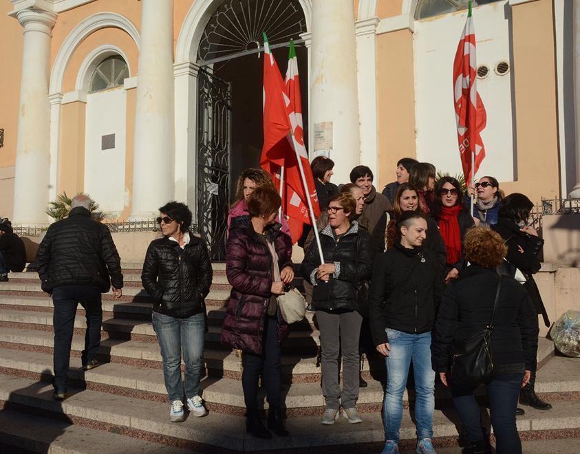 Le lavoratrici delle pulizie non verranno reintegrate 