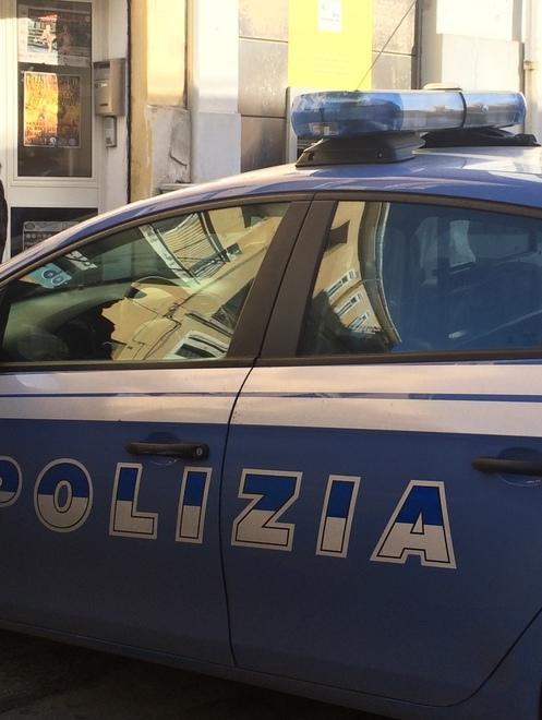 Rubano profumi in aeroporto, condannati gli autori del furto