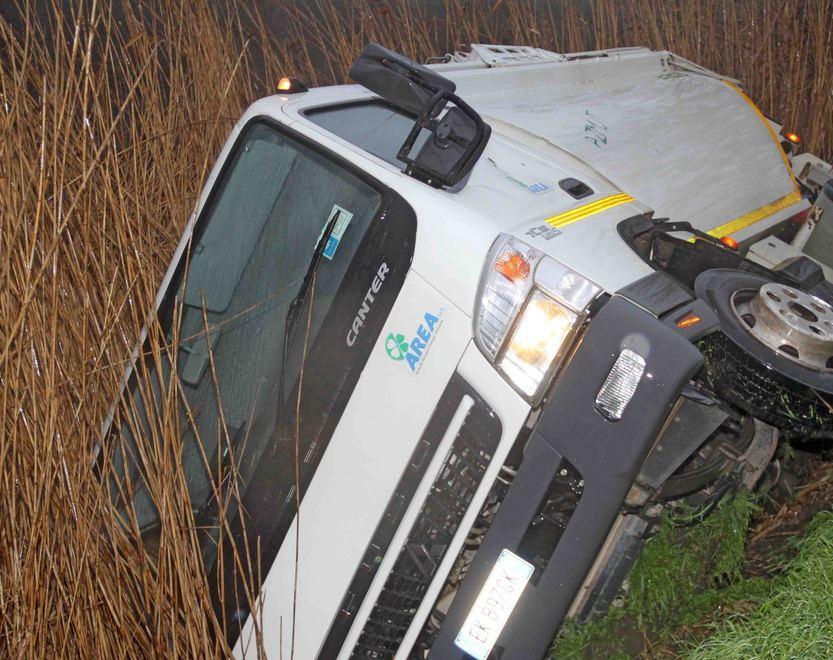 Mezzo di Area finisce nel fosso in Superstrada