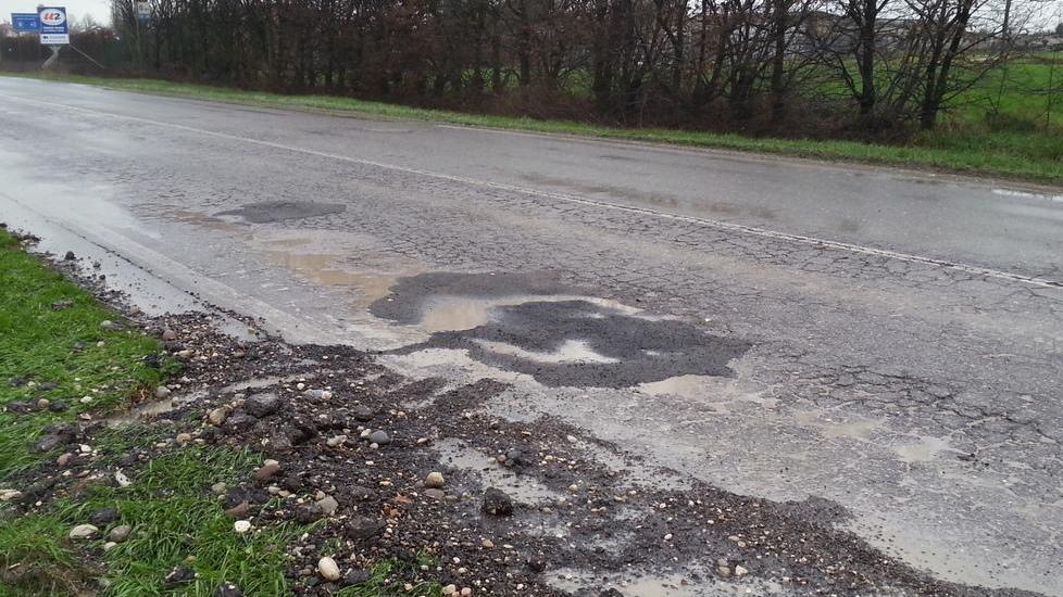 Cispadana, sono venti le auto danneggiate