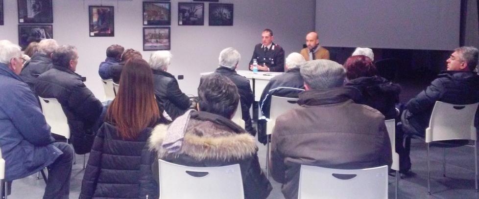 In tanti a “lezione” antitruffa con il maresciallo e il sindaco