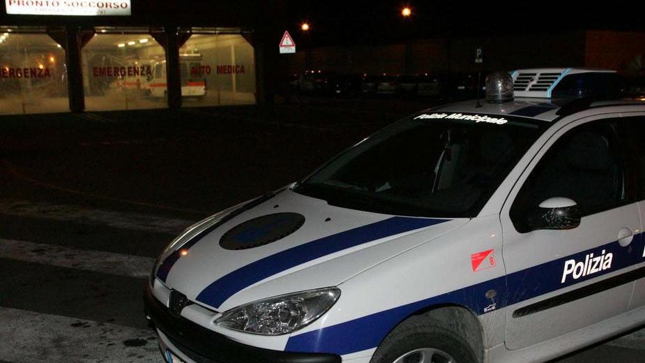 Rubano il defibrillatore ai vigili urbani