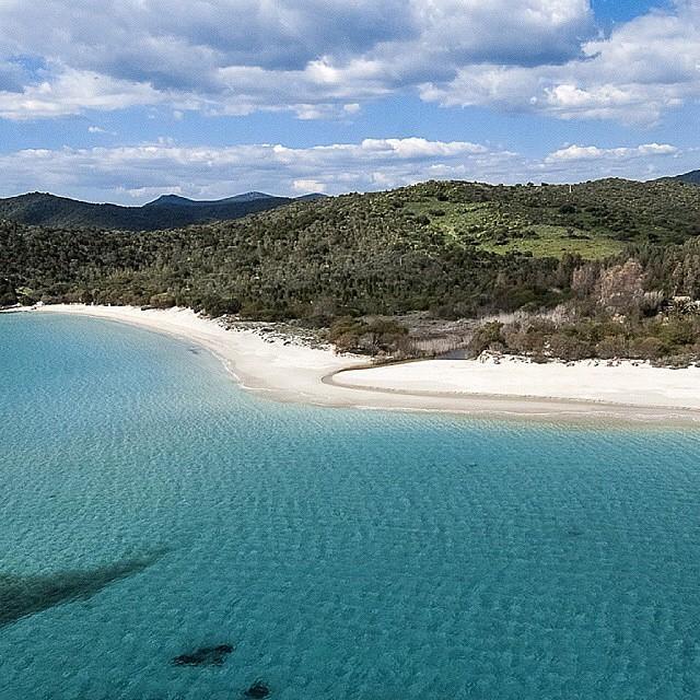 La spiaggia di Tuerredda in una foto di Dario Sequi pubblicata su Instagram @dario_sequi