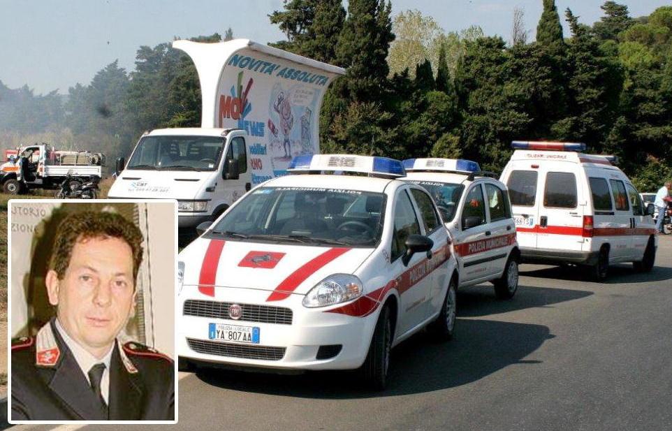 Auto dei vigili e nel riquadro Stefano Carmignani