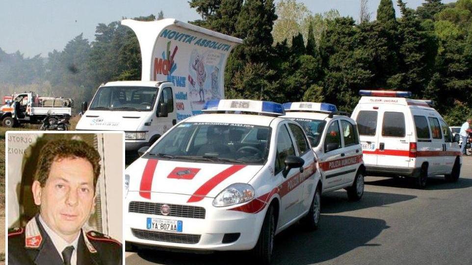 Auto dei vigili e nel riquadro Stefano Carmignani