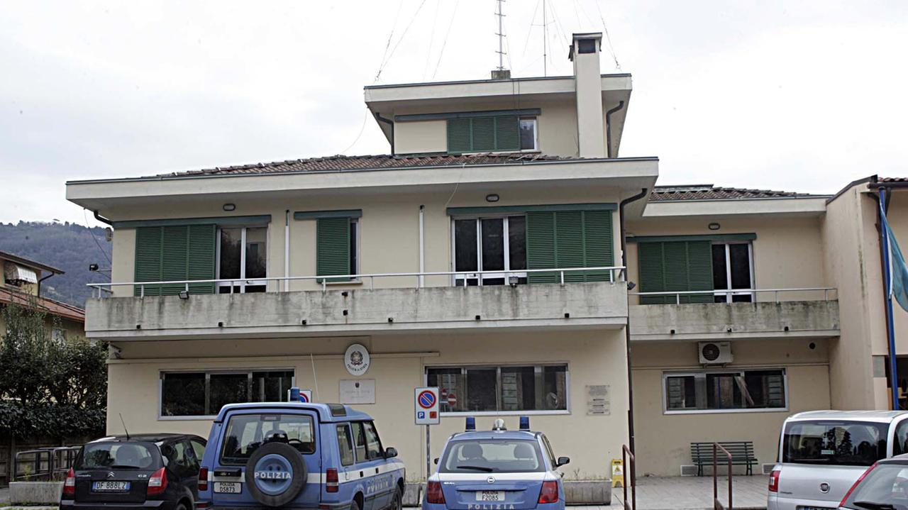 Il commissariato di Pescia (foto d'archivio)