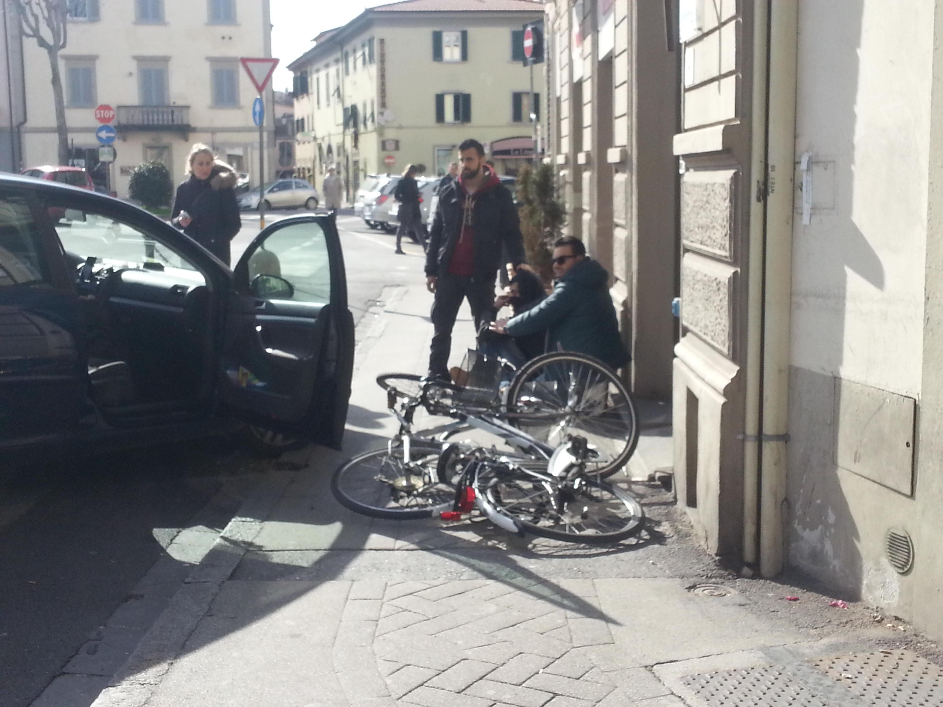 Il ladro di biciclette bloccato dai finanzieri in borghese in piazza San Marco