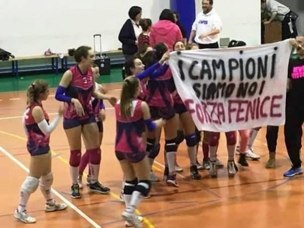 L'esultanza delle ragazze dell'Under 18 del Volley La Fenice