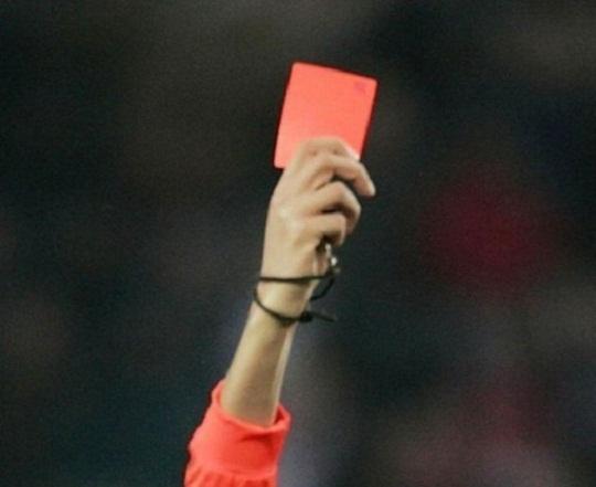 Pugno all'arbitro, tre anni di squalifica e Daspo di due al portiere