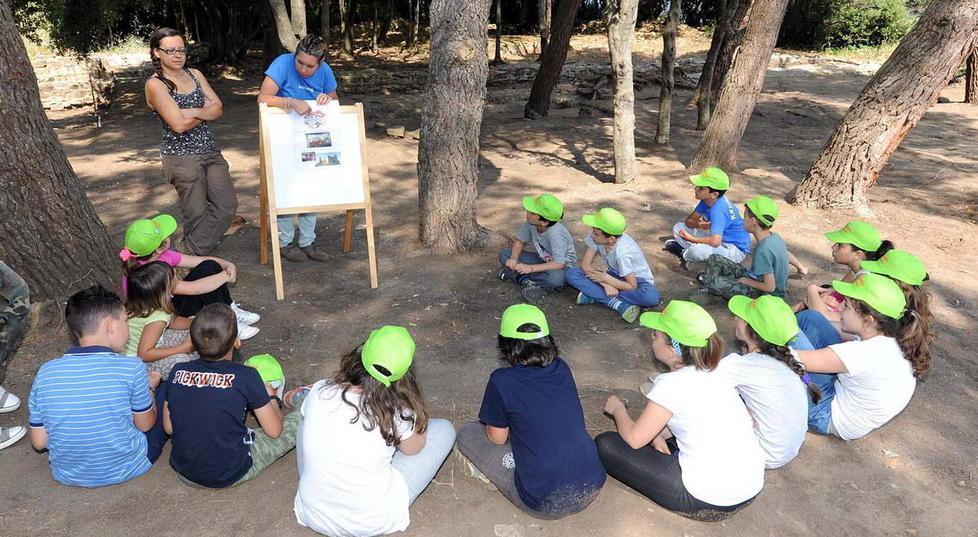 Ritorno a Populonia spiegando lo scavo di Poggio al Molino