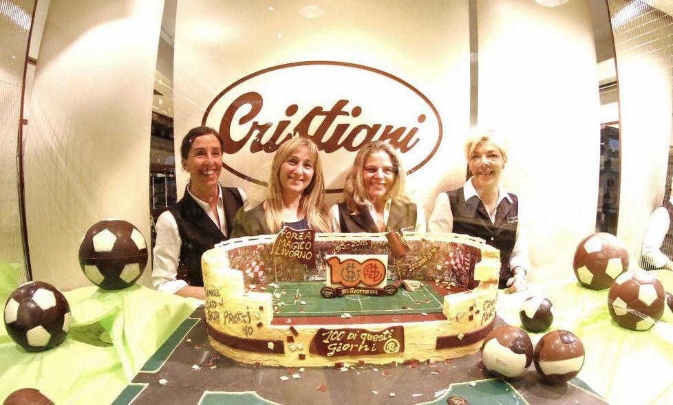 Auguri Livorno: la torta diventa arte