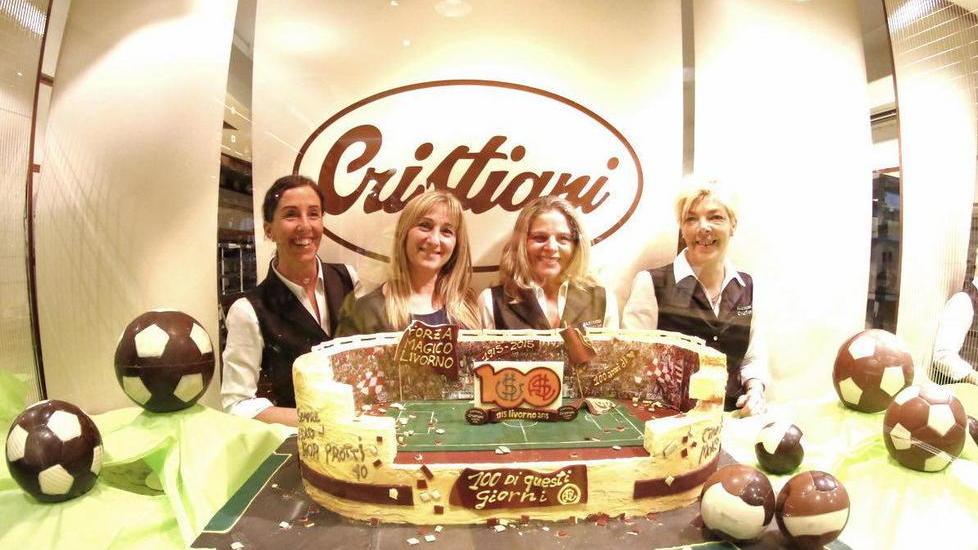 Auguri Livorno: la torta diventa arte
