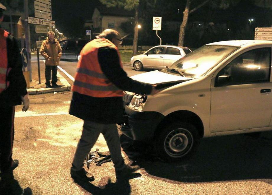 Maxitamponamento con quattro auto