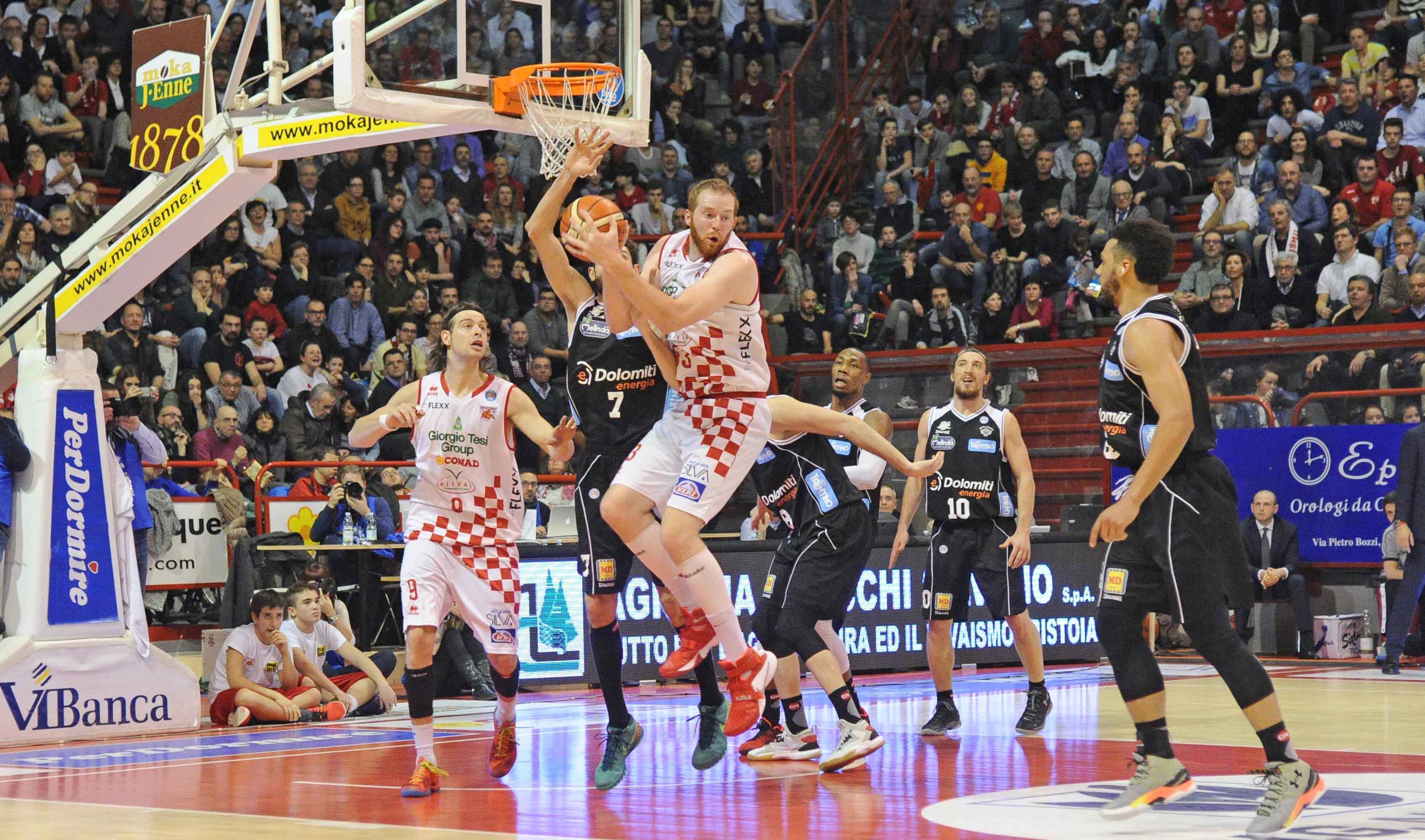 alex Kirk in azione nella partita contro Trento al PalaCarrara (foto Gori)