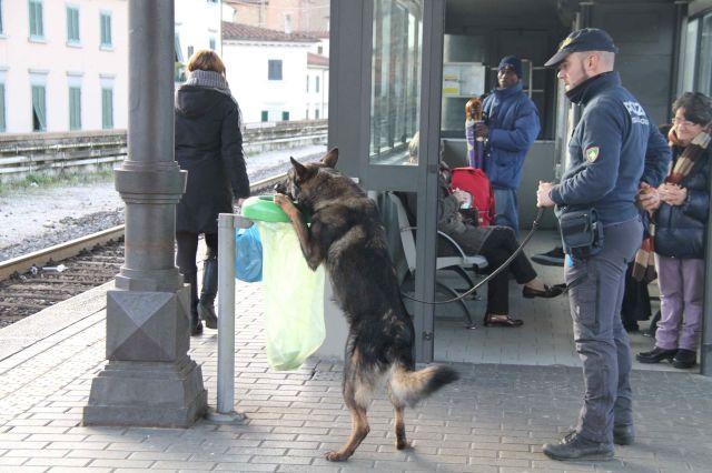 Controlli antidroga alla stazione del Serraglio