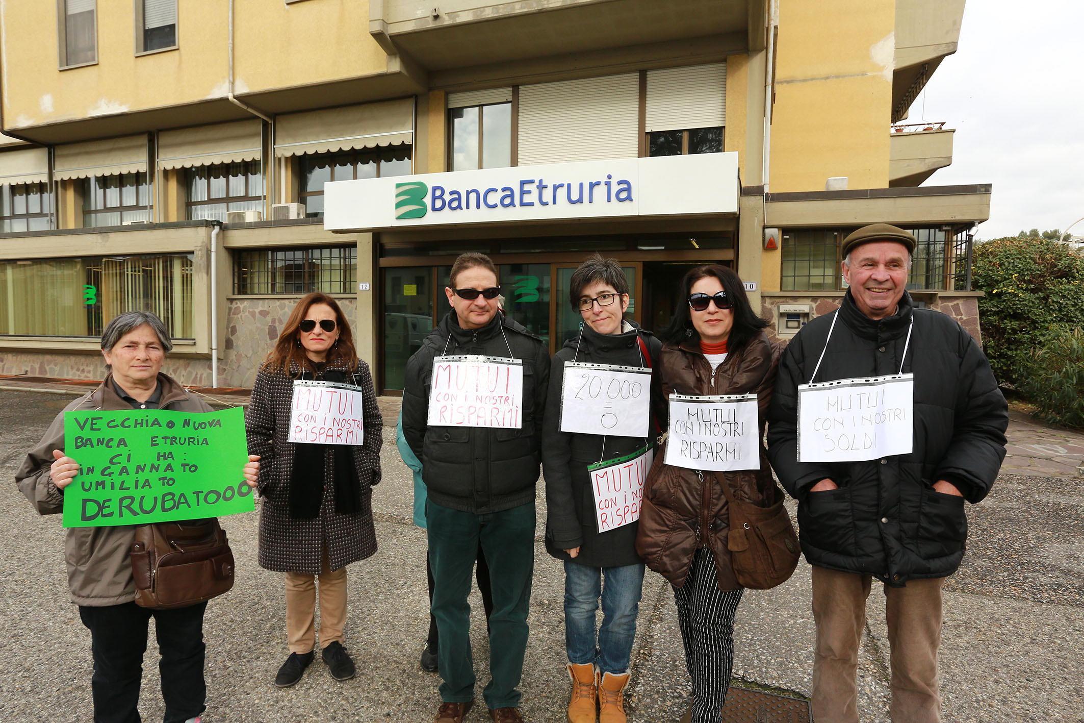 L’iniziativa della scorsa settimana a Empoli, alla sede di Banca Etruria 