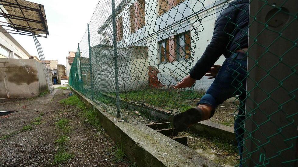 La banda delle pelli in fuga con 70.000 euro il covo nell’ex fabbrica