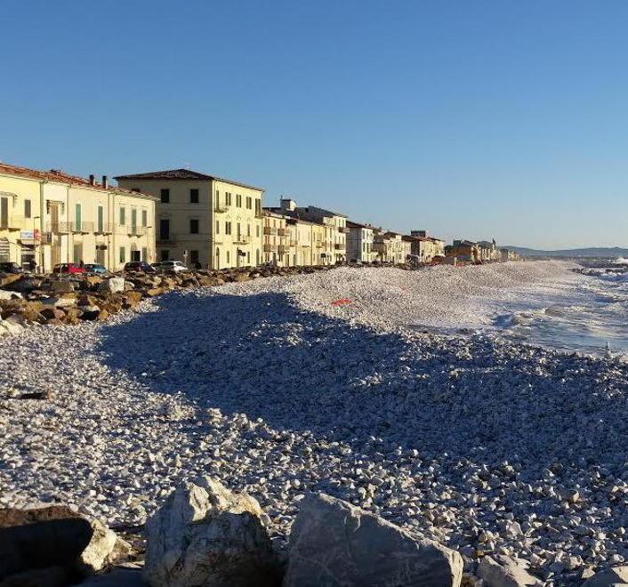 Spiagge di ghiaia, i misteri del cantiere 