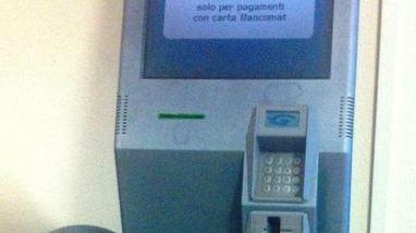 Pagare il ticket col bancomat? «Solo per vecchi ricchi e sani»