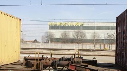 Linea logorata, il treno deraglia