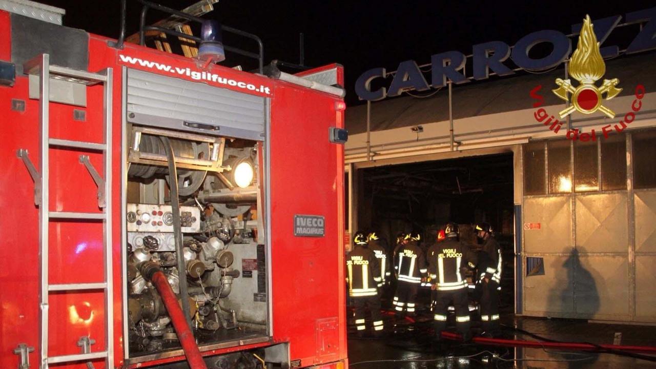Vigili del fuoco al lavoro (Foto archivio)