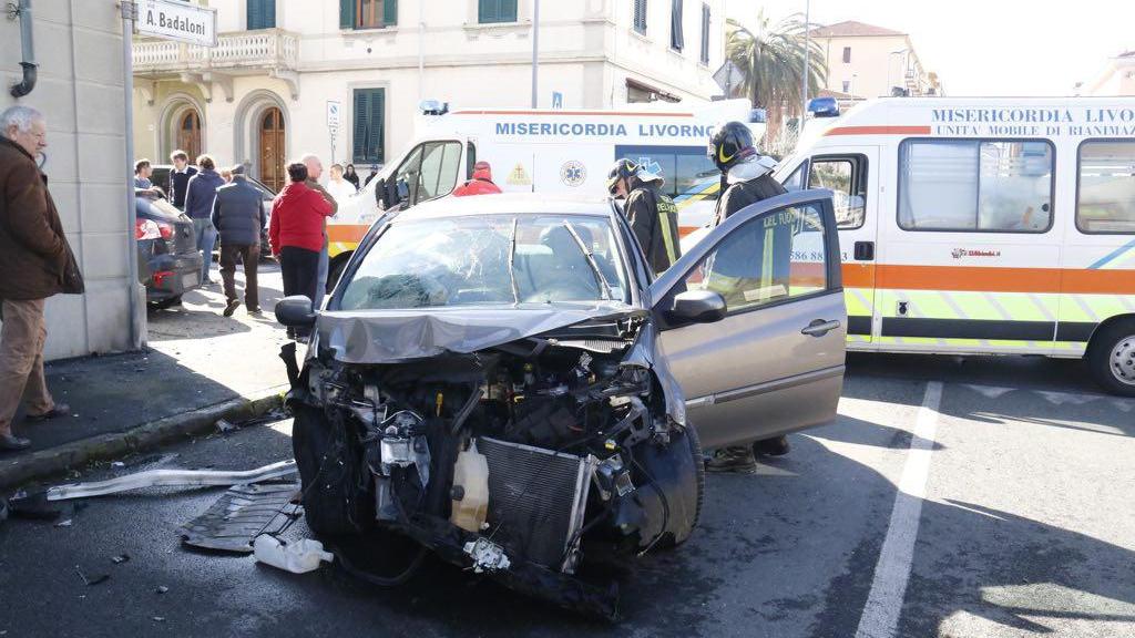 Una delle auto coinvolte nell'incidente (Marzi/Pentafoto)