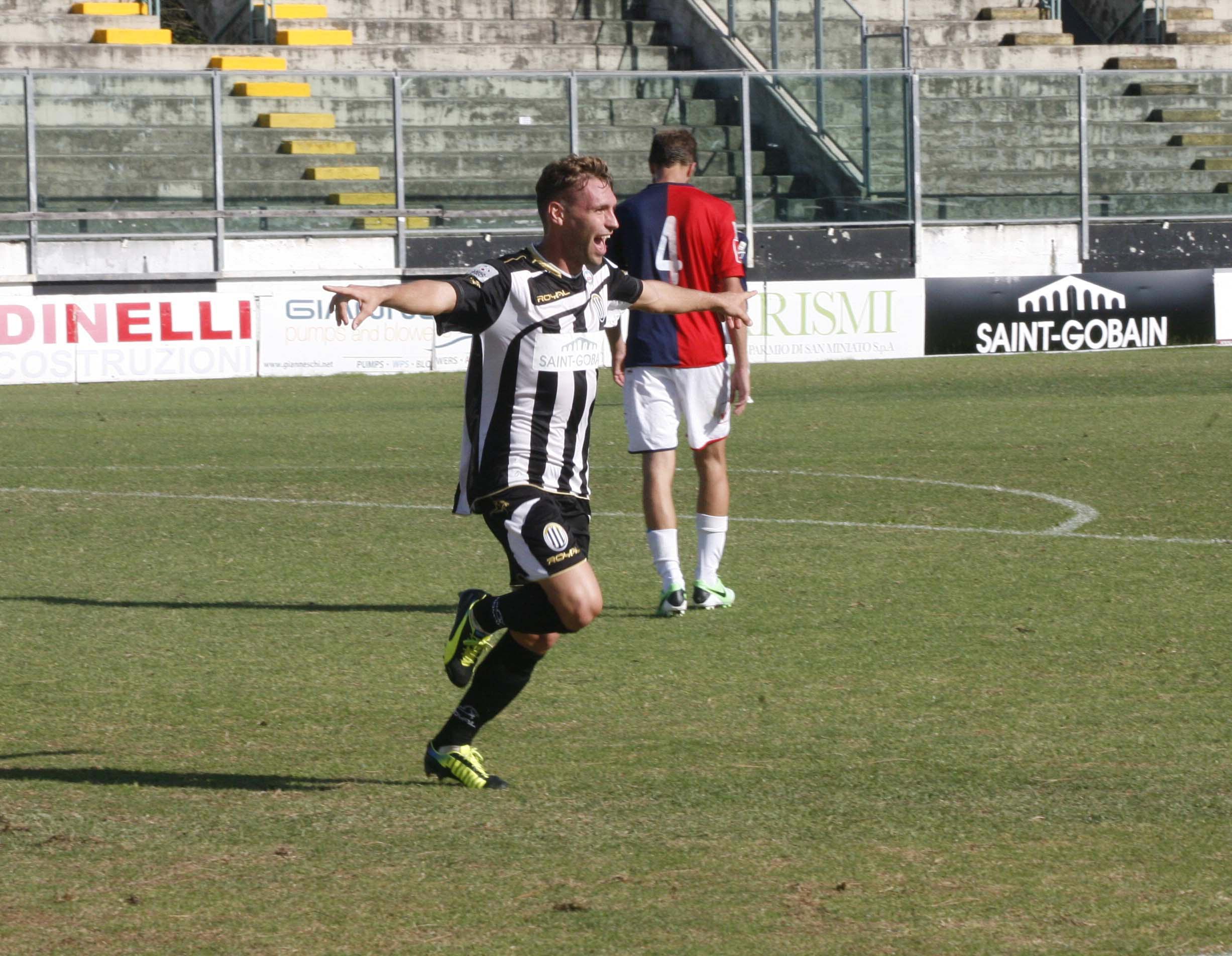 Lorenzo Benedetti esulta dopo un gol (foto d'archivio)