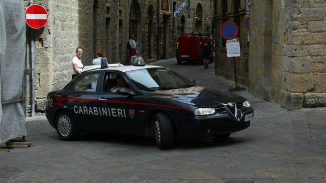 Una pattuglia di carabinieri a Volterra