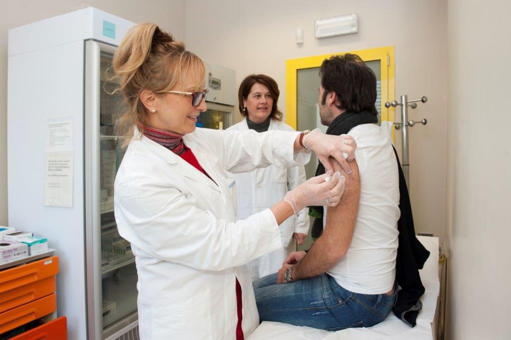 Pistoia, vaccinazione straordinaria per i ragazzi 