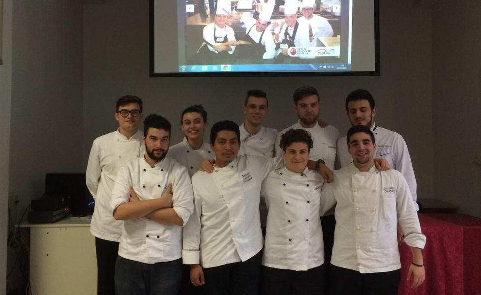 Gli studenti dell'Alberghiero Martini impegnati nel concorso Mps cooking