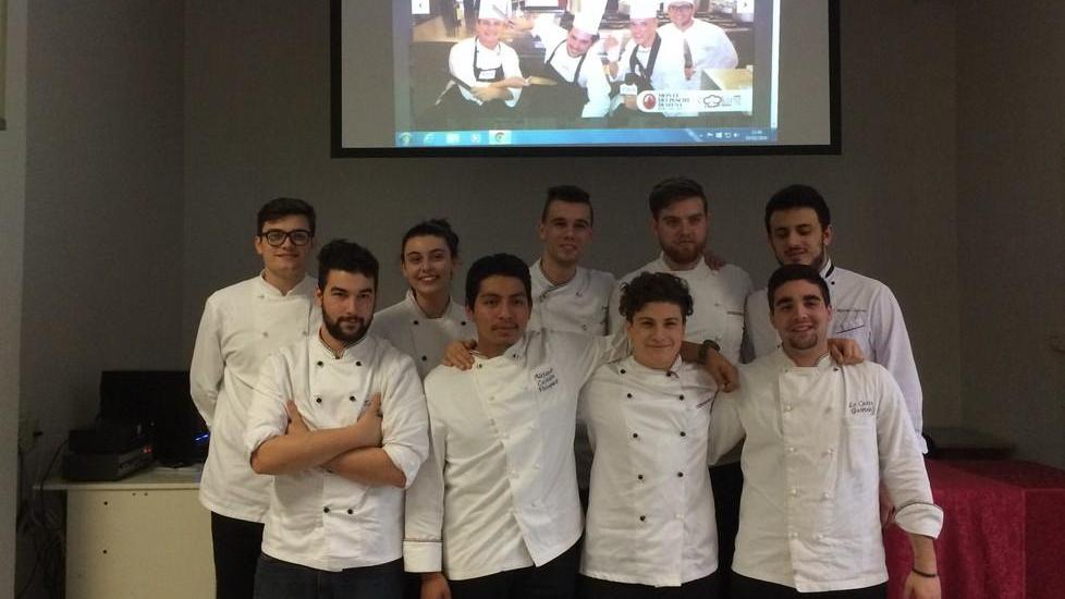 Gli studenti dell'Alberghiero Martini impegnati nel concorso Mps cooking