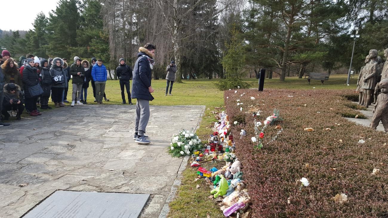Viaggi della Memoria, la commemorazione al memoriale di Lidice