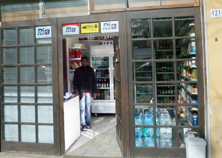 Rapinato a Modena con lo spray urticante: «Mi bruciava tutto» 