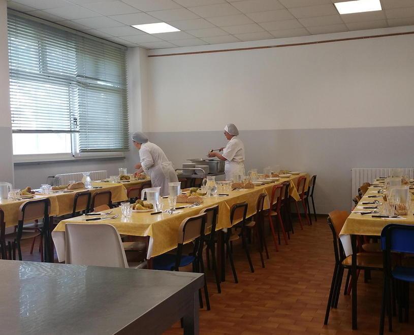 I genitori: giù il costo della mensa 