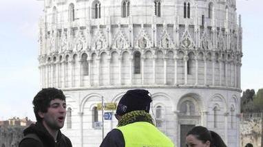 Decine di multe dove sostavano le auto dei vigili