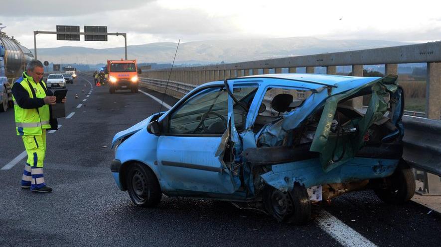 Incidente a Silì, auto distrutte