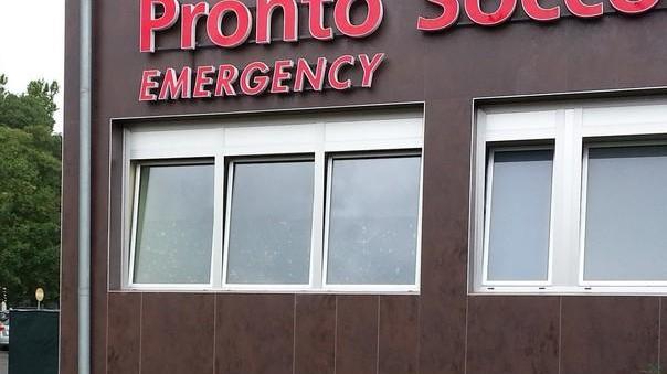 Si butta dal terzo piano dell’ospedale e muore