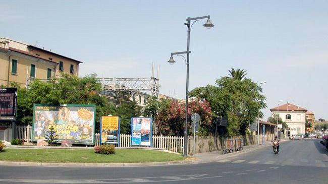 Piazza Gramsci e sullo sfondo la stazione di Piombino. (foto PaBar)