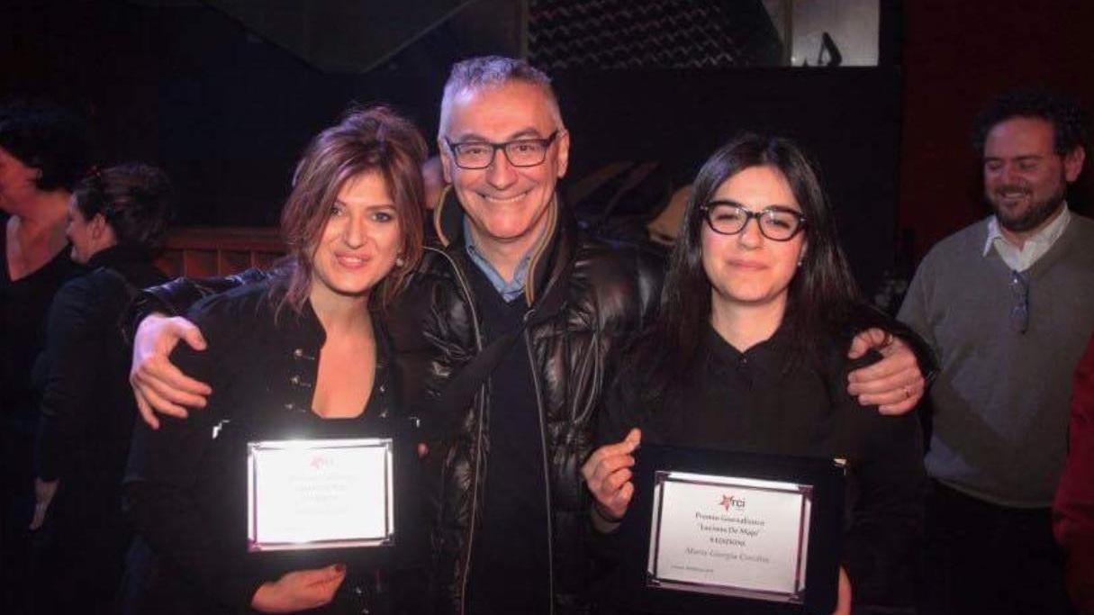 Il capocronista del Tirreno Alessandro Guarducci fra le due giornaliste premiate Eva Giovannini e Maria Giorgia Corolini (Vincenzoni)