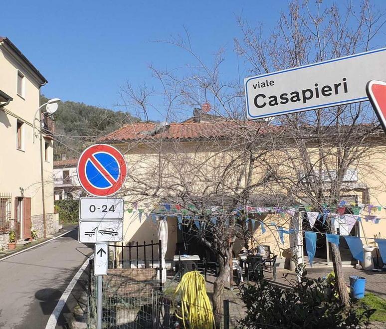 S’incendia il tubo preso dal fulmine 