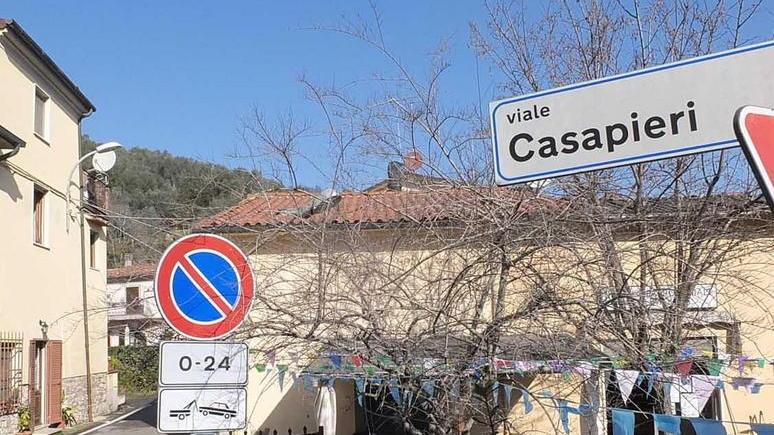 S’incendia il tubo preso dal fulmine