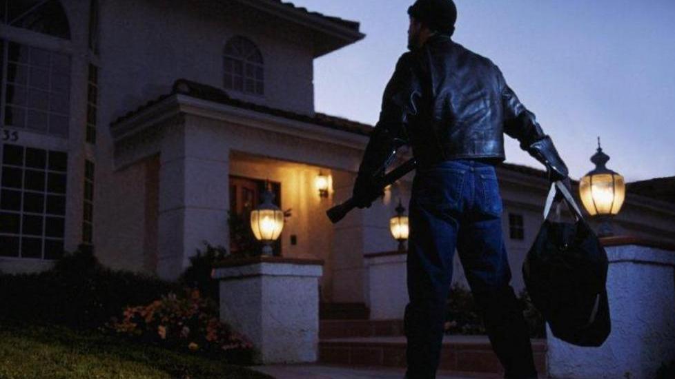 Una app contro i furti e vigili in strada di notte