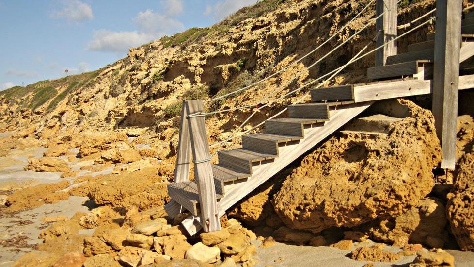 Una discesa a mare da riparare