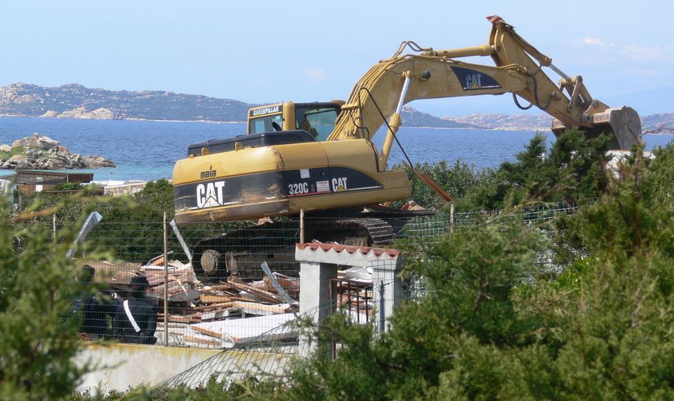 La Cassazione dice sì alle demolizioni alla Maddalena