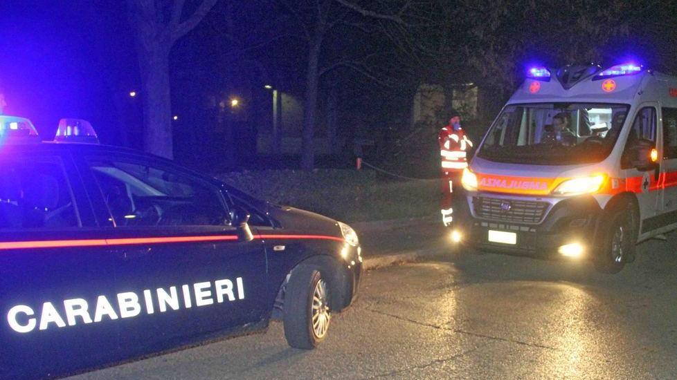 Botte tra amici davanti al circolo