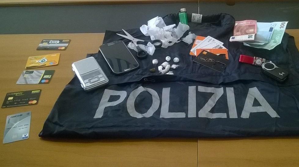 In casa ha droga e carte rubate arrestato un 20enne tunisino 